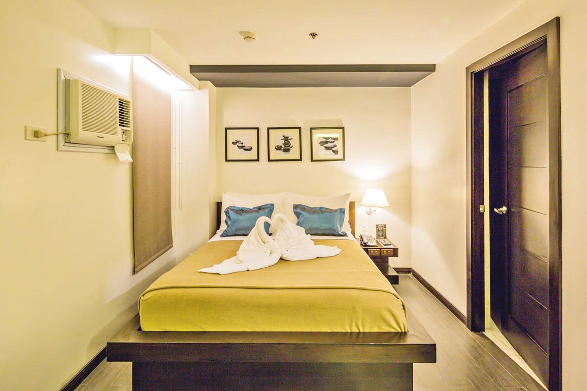 Ritz Astor Hotel Makati City Exteriér fotografie